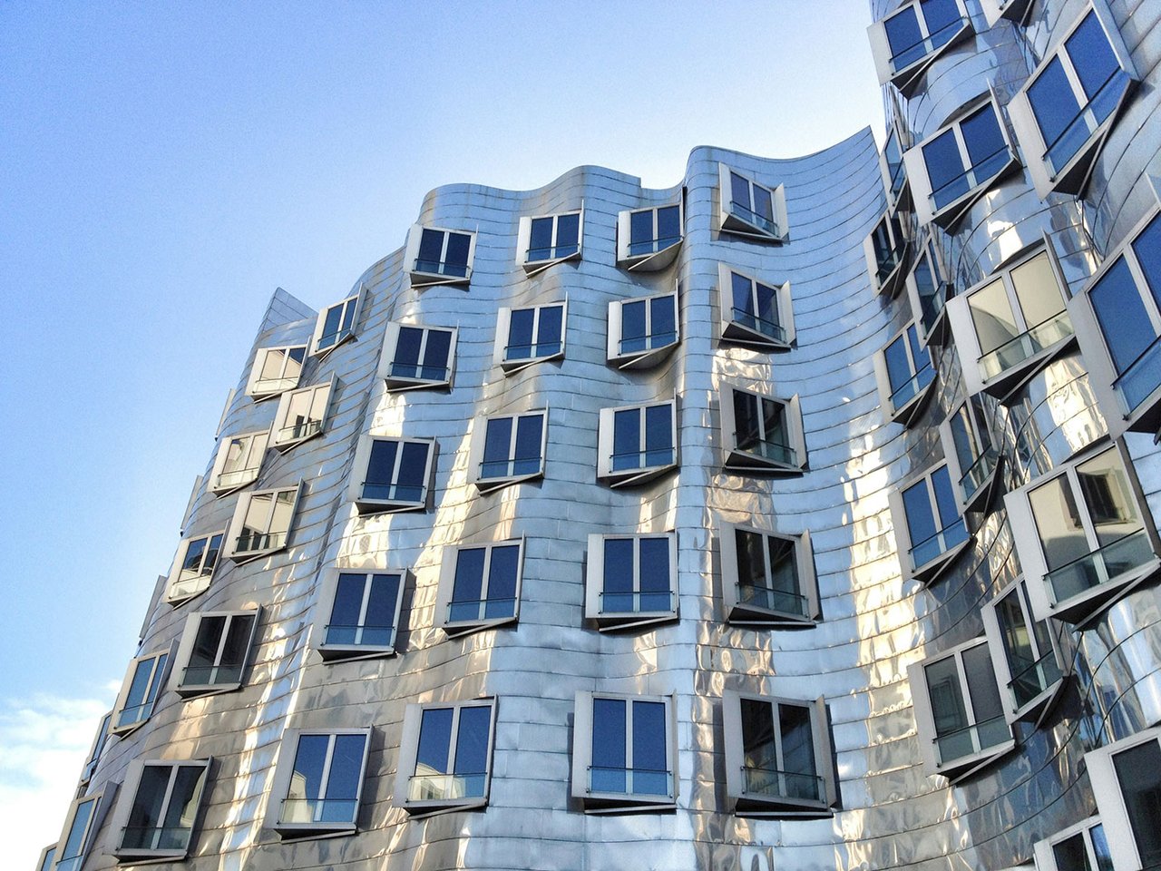 Frank Gehry, Neuer Zollhof apartment buildings, Düsseldorf (1998). Photography by Christian Paul Stobbe on Unsplash