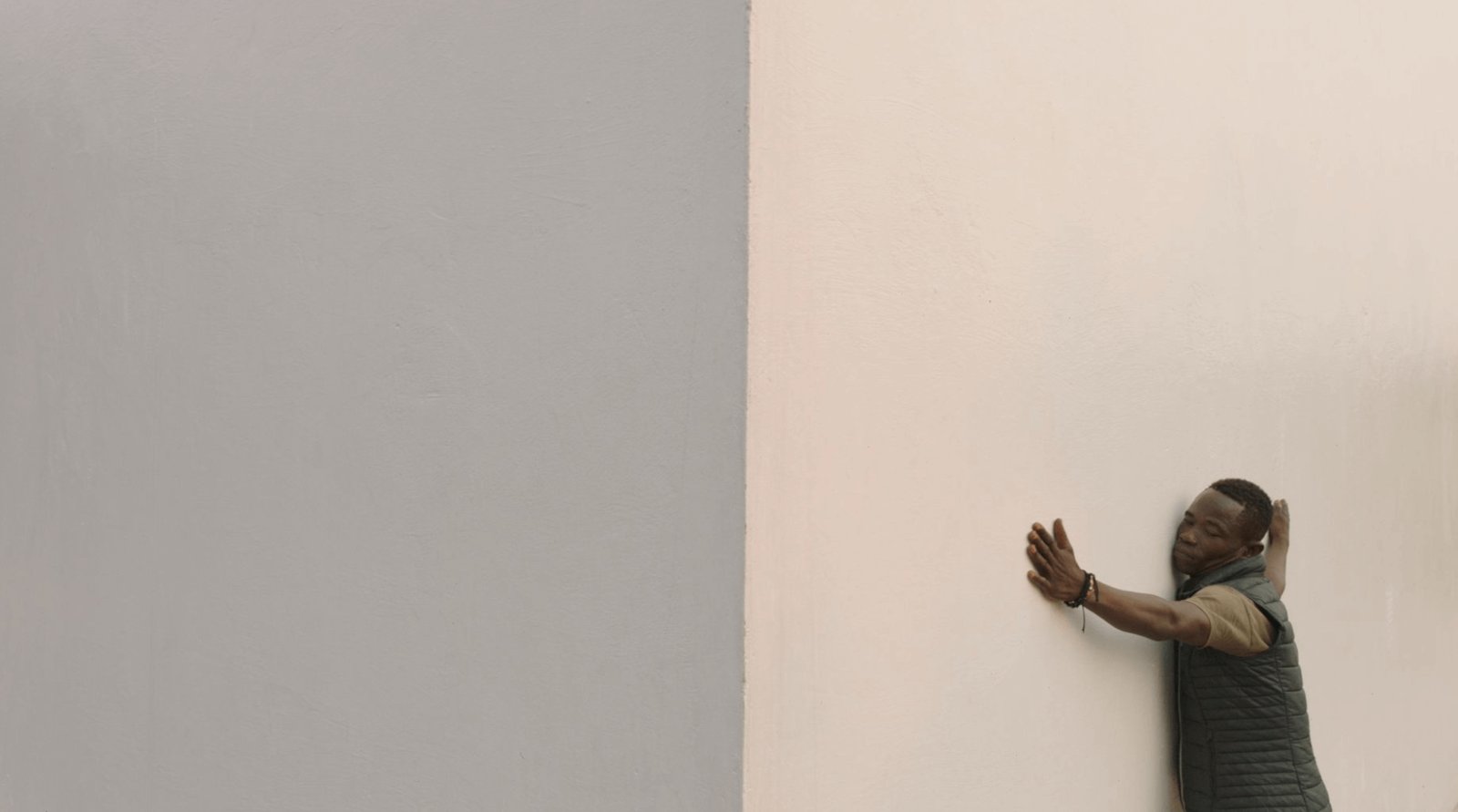Renzo Martens, White Cube, 2020. Courtesy of the artist and KOW Berlin
