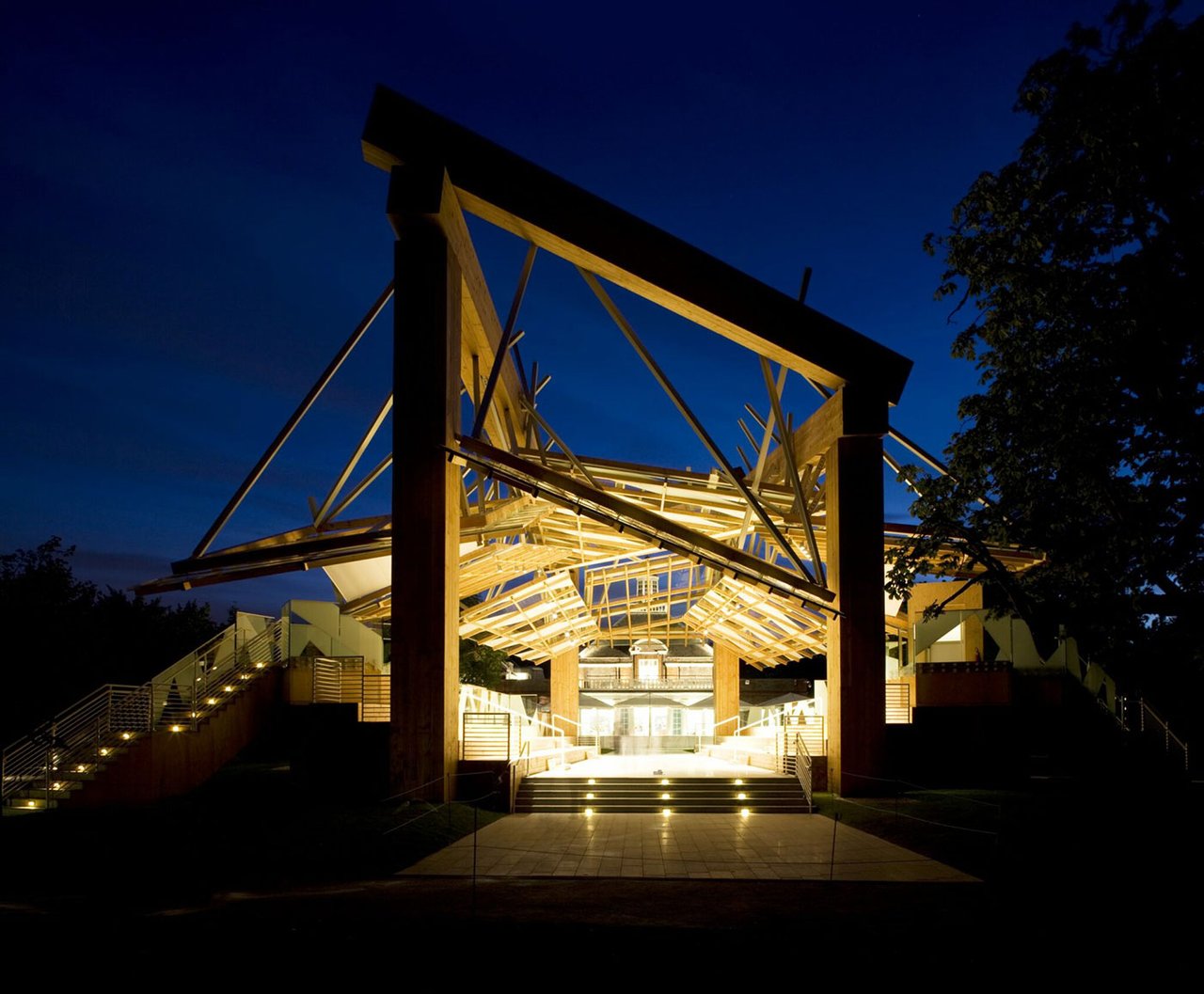 Frank Gehry, Pavilion for Serpentine Galleries, London (2008). Photograph © 2008 Nick Rochowski/VIEW 2014